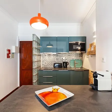 아파트 Modern & Bright 2-bedroom W/balcony In 리스본