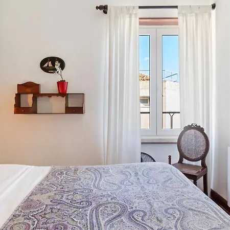 Modern & Bright 2-bedroom W/balcony In 아파트 리스본