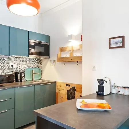 Apartamento Modern & Bright 2-bedroom W/balcony In